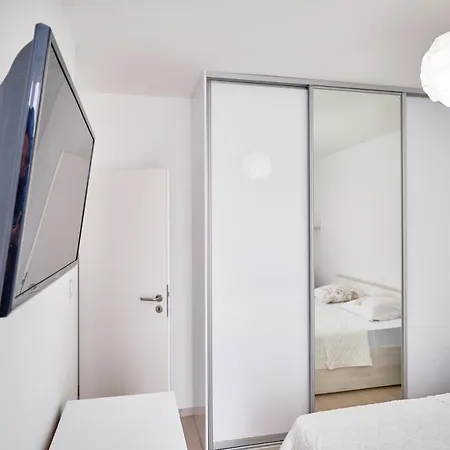 Brand New Split3 Apartment Split